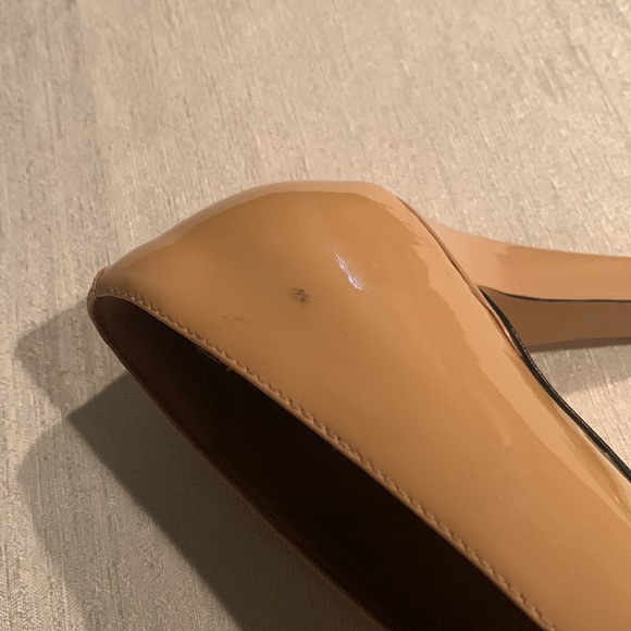 Clarks Nude Tan Color Pumps Gorgeous Slip On Style Size 11 Gently Used - Picture 11 of 15